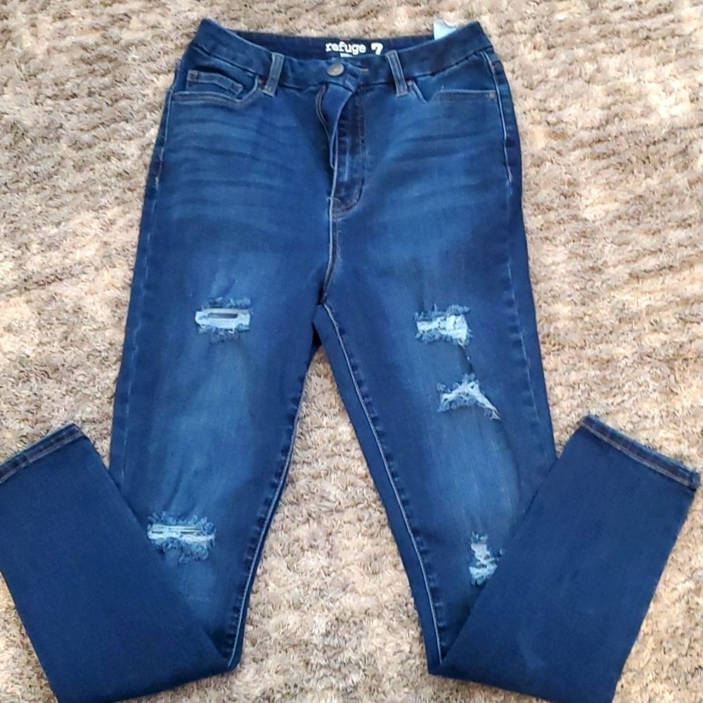 REFUGE Distressed Jeans